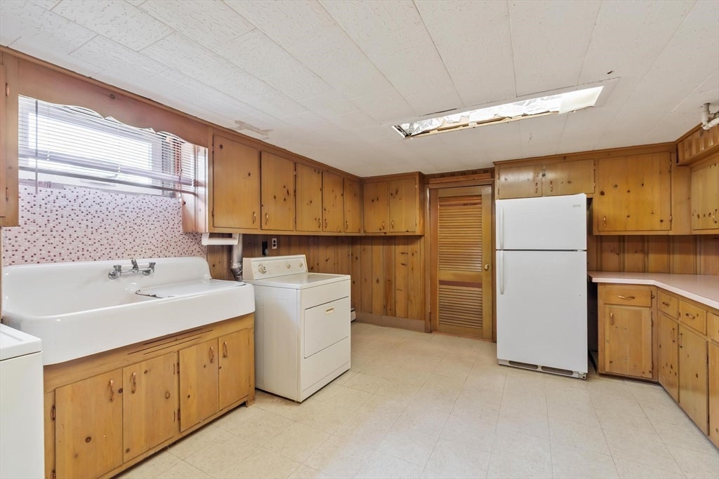 370 Albion St, Wakefield, MA Photo #18