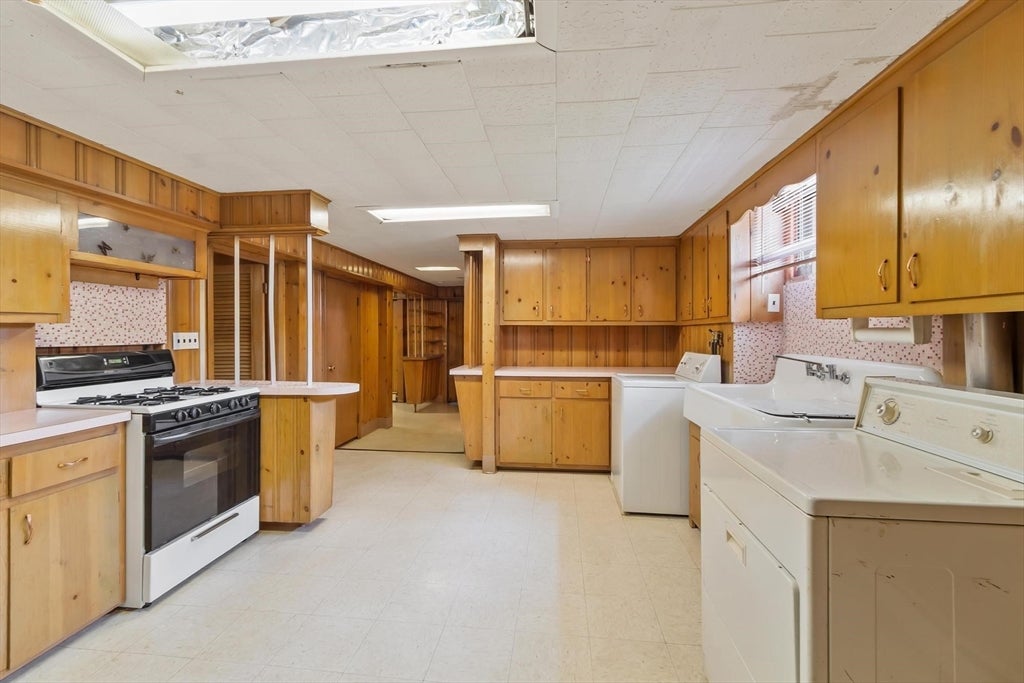 370 Albion St, Wakefield, MA Photo #19