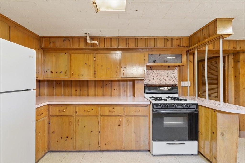 370 Albion St, Wakefield, MA Photo #20