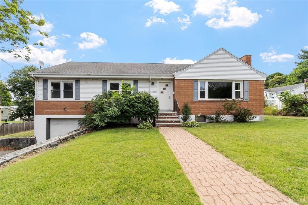 Photo of 370 Albion St, Wakefield, MA