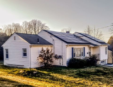 76 Belmont Rd Leominster MA 01453