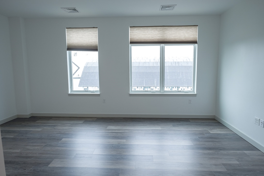 180 Telford St 305