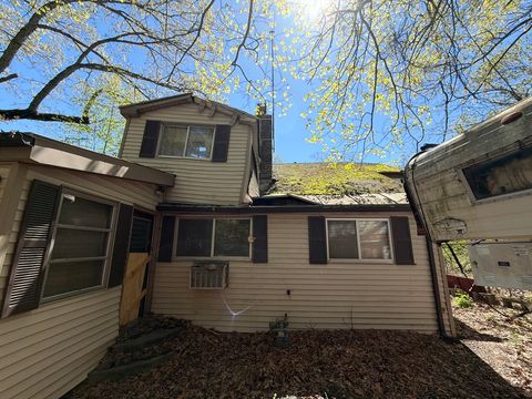 Photo of 4 Ellen St, Worcester, MA 01604 (MLS # 73523402)