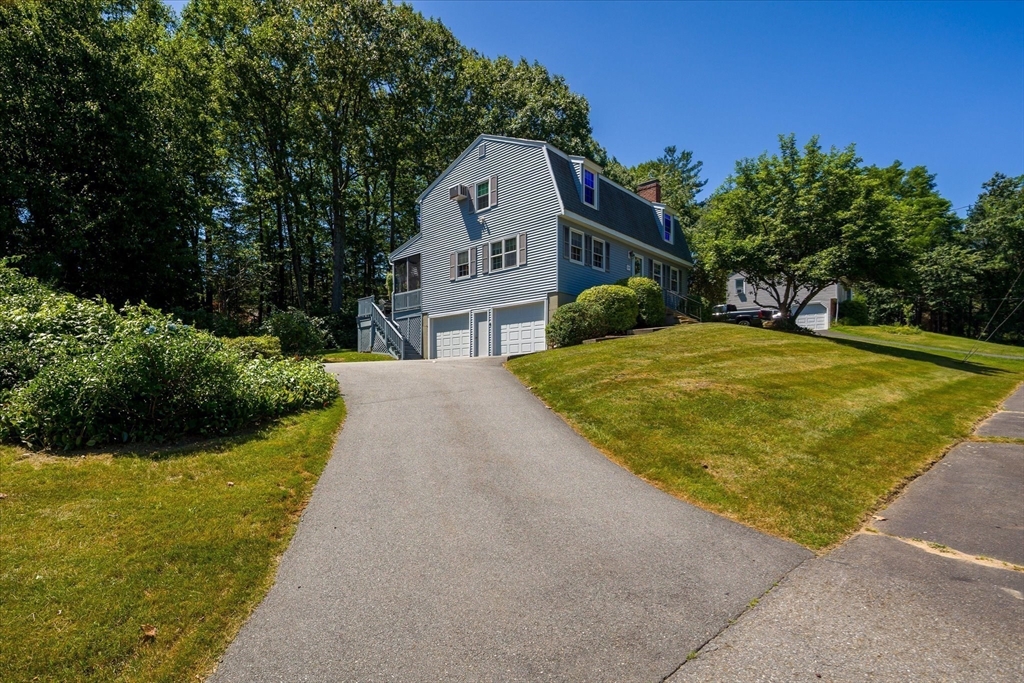 119 Winthrop Ln