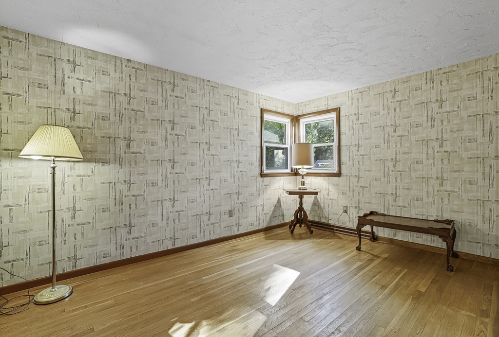 Framingham, Massachusetts 01701, United States, 3 Bedrooms Bedrooms, ,1 BathroomBathrooms,Residential,Pending,208123