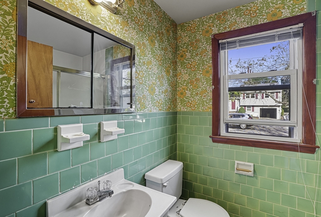 Framingham, Massachusetts 01701, United States, 3 Bedrooms Bedrooms, ,1 BathroomBathrooms,Residential,Pending,208123