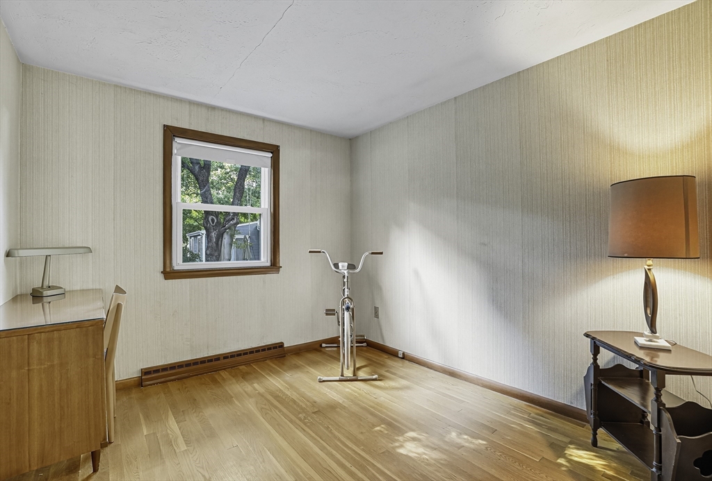 Framingham, Massachusetts 01701, United States, 3 Bedrooms Bedrooms, ,1 BathroomBathrooms,Residential,Pending,208123