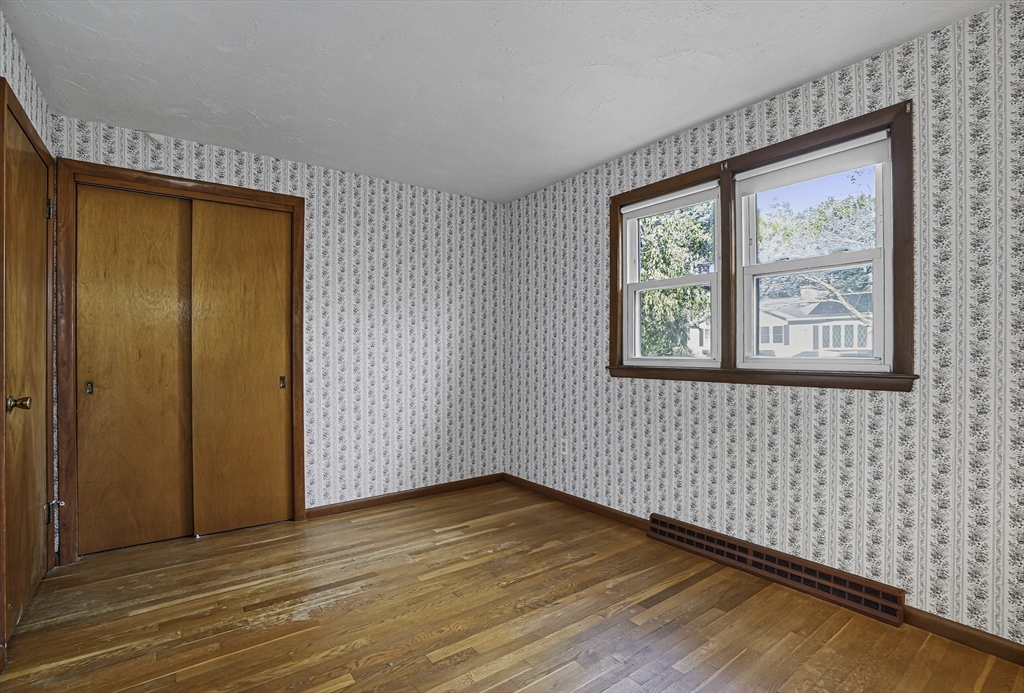 Framingham, Massachusetts 01701, United States, 3 Bedrooms Bedrooms, ,1 BathroomBathrooms,Residential,Pending,208123