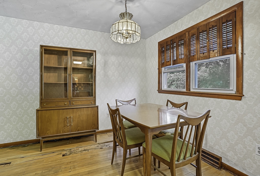 Framingham, Massachusetts 01701, United States, 3 Bedrooms Bedrooms, ,1 BathroomBathrooms,Residential,Pending,208123