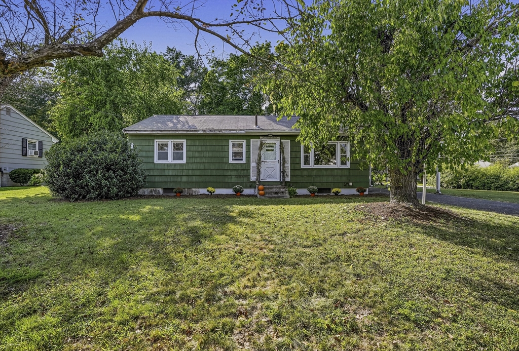 Framingham, Massachusetts 01701, United States, 3 Bedrooms Bedrooms, ,1 BathroomBathrooms,Residential,Pending,208123