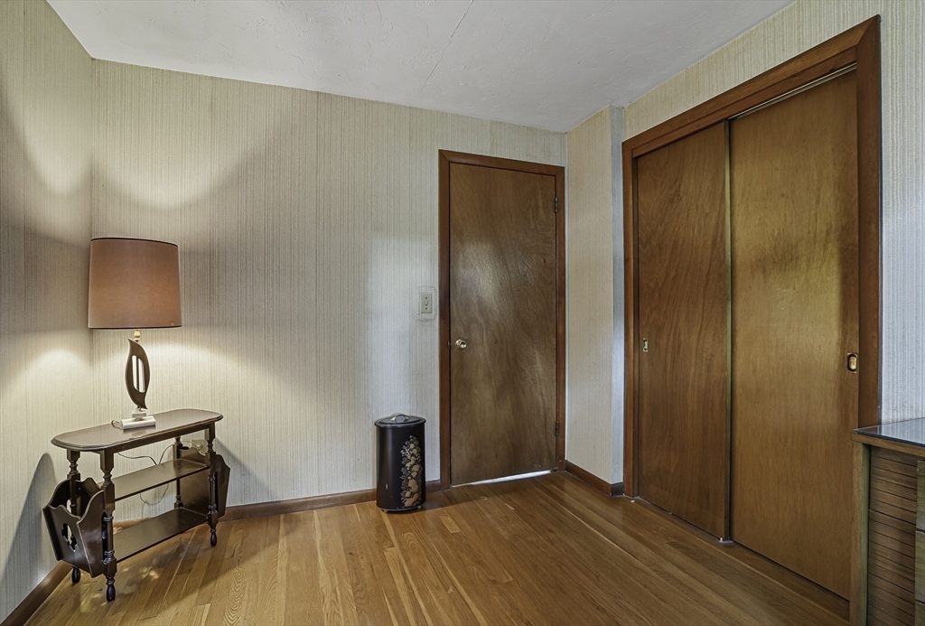 Framingham, Massachusetts 01701, United States, 3 Bedrooms Bedrooms, ,1 BathroomBathrooms,Residential,Pending,208123