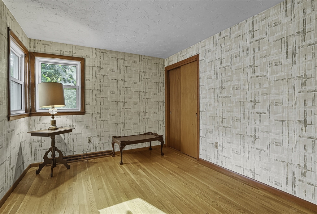 Framingham, Massachusetts 01701, United States, 3 Bedrooms Bedrooms, ,1 BathroomBathrooms,Residential,Pending,208123