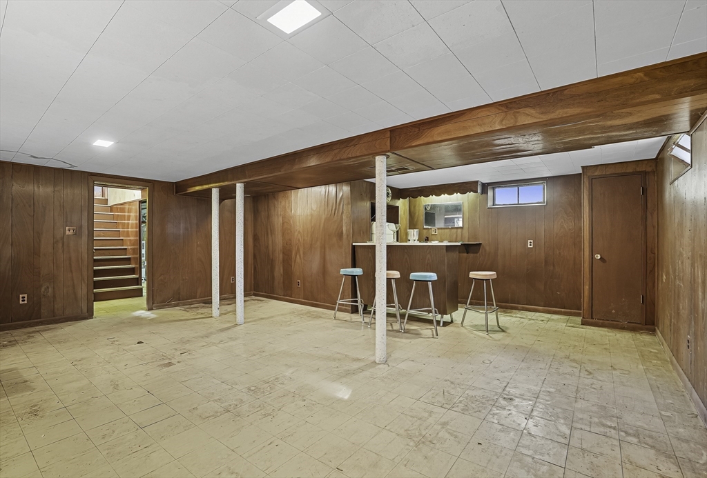 Framingham, Massachusetts 01701, United States, 3 Bedrooms Bedrooms, ,1 BathroomBathrooms,Residential,Pending,208123