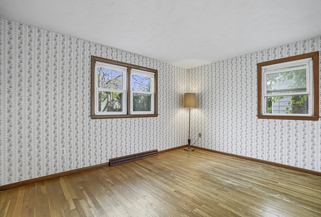 Framingham, Massachusetts 01701, United States, 3 Bedrooms Bedrooms, ,1 BathroomBathrooms,Residential,Pending,208123