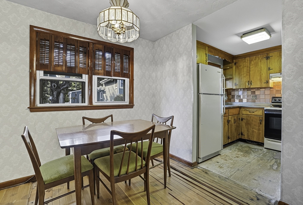 Framingham, Massachusetts 01701, United States, 3 Bedrooms Bedrooms, ,1 BathroomBathrooms,Residential,Pending,208123