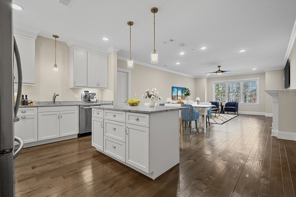 8 Island Court 412