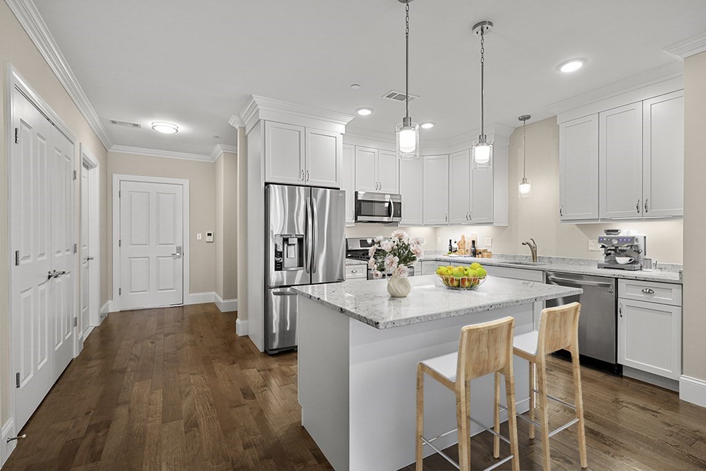 8 Island Court 412