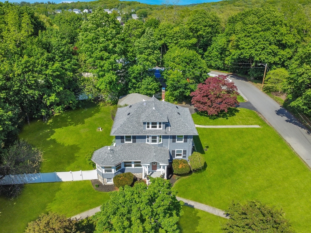 84 Lakeview Avenue