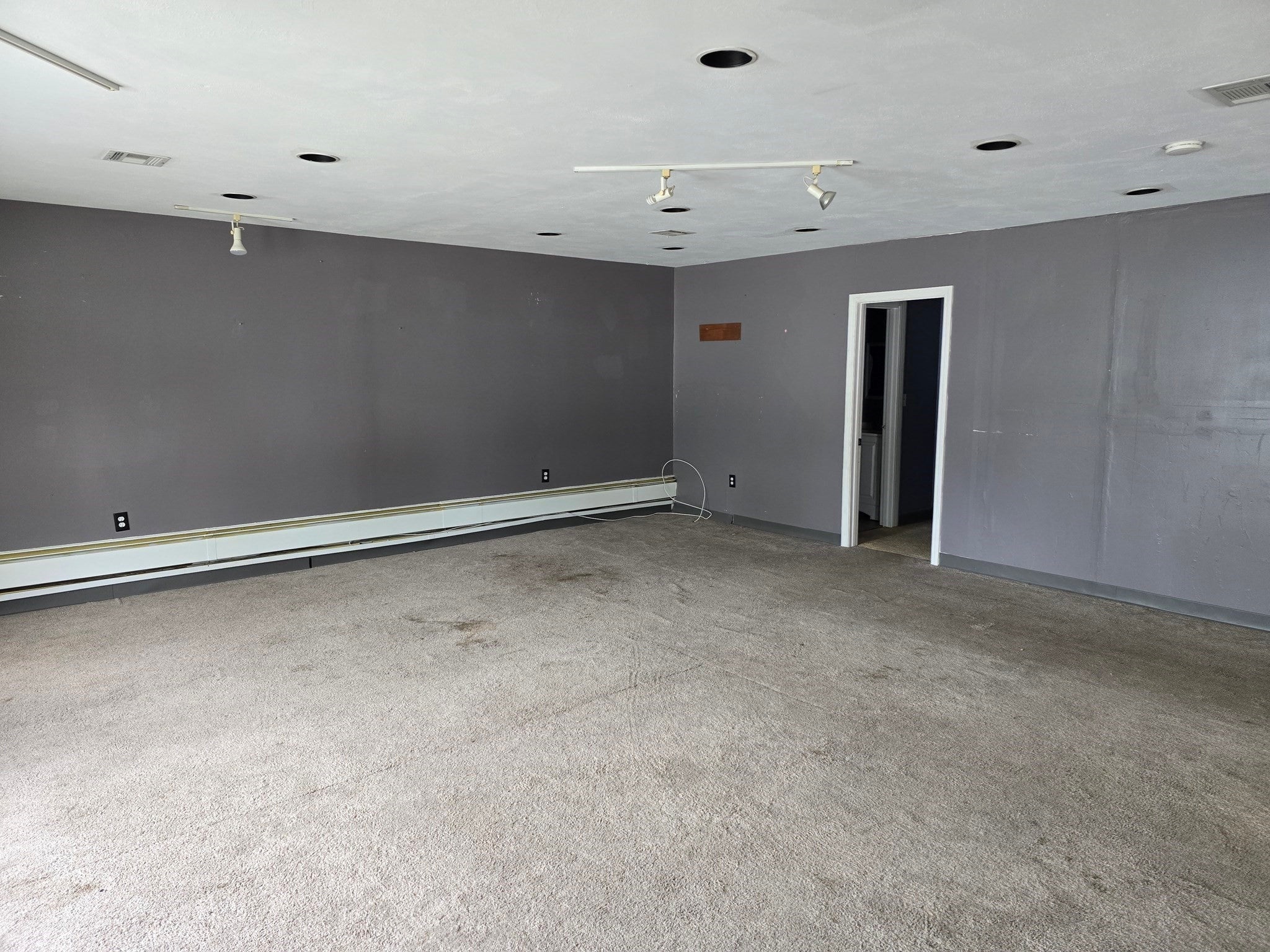 170 Pulaski Blvd 1