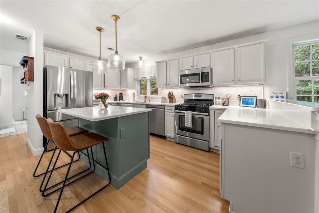 22 Edgewater Dr