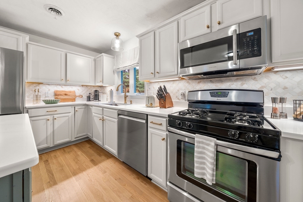 22 Edgewater Dr