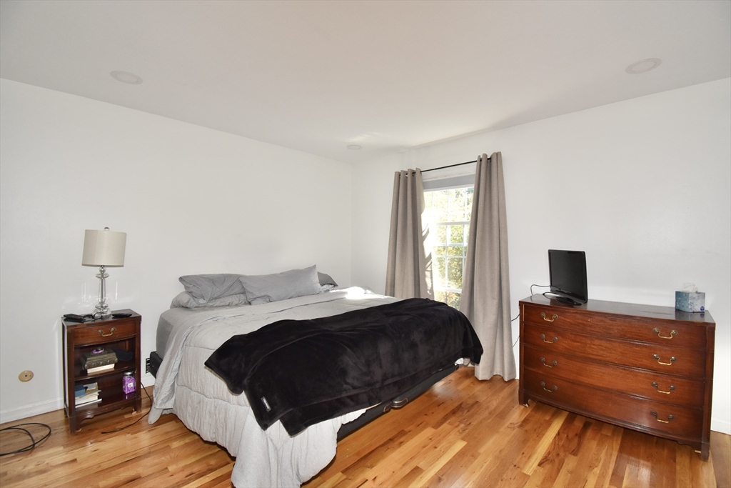 Springfield, Massachusetts 01106, United States, 2 Bedrooms Bedrooms, ,2 BathroomsBathrooms,Residential,Active,248088