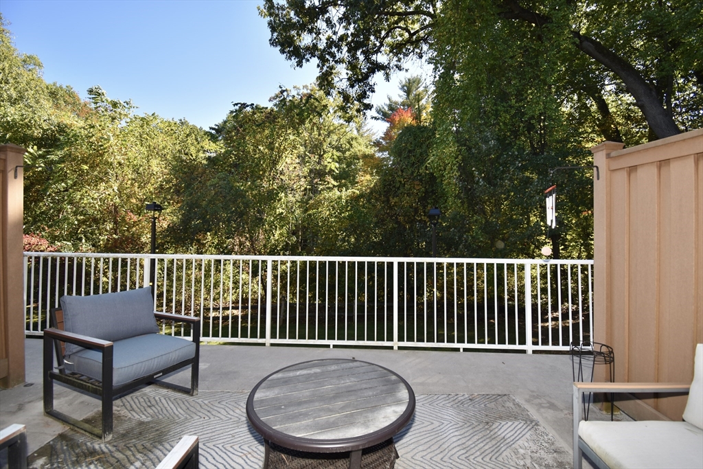 Springfield, Massachusetts 01106, United States, 2 Bedrooms Bedrooms, ,2 BathroomsBathrooms,Residential,Active,248088