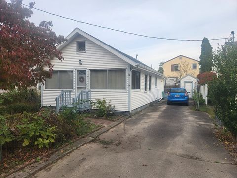 9 Quasuet Ave Wareham MA 02571