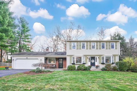 196 Cambridge Cir Longmeadow MA 01106