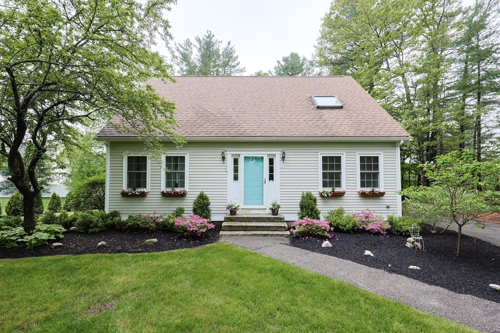Wrentham, Massachusetts 02093, United States, 3 Bedrooms Bedrooms, ,3 BathroomsBathrooms,Residential,Contingent,139053