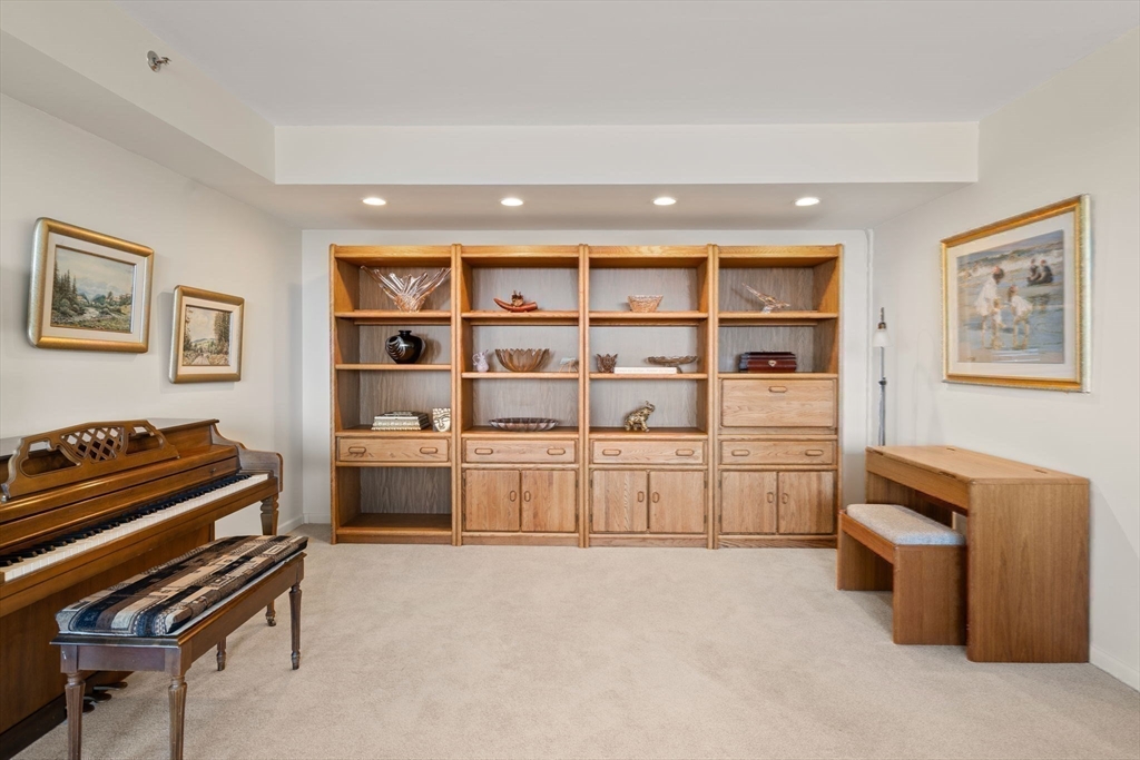 250 Hammond Pond Parkway 1111S