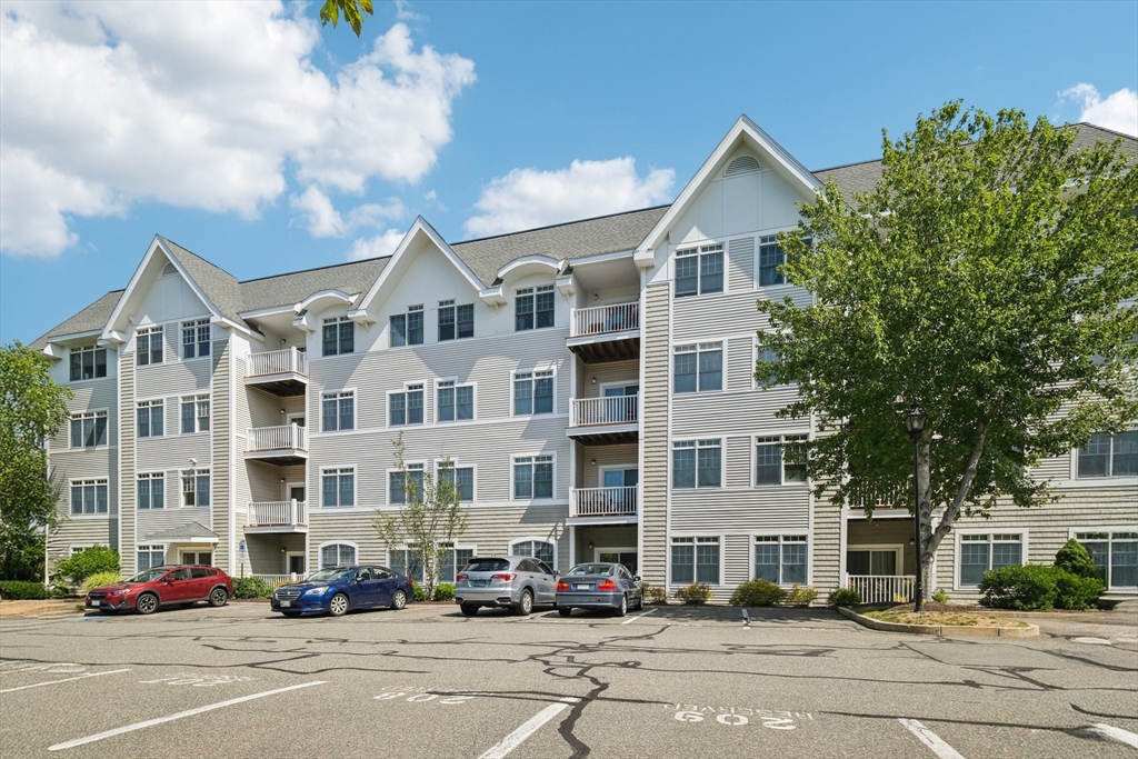 614 Pond St 2104