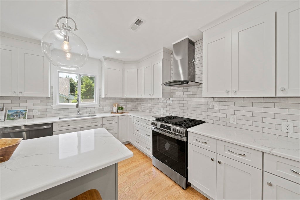 100 Keith St