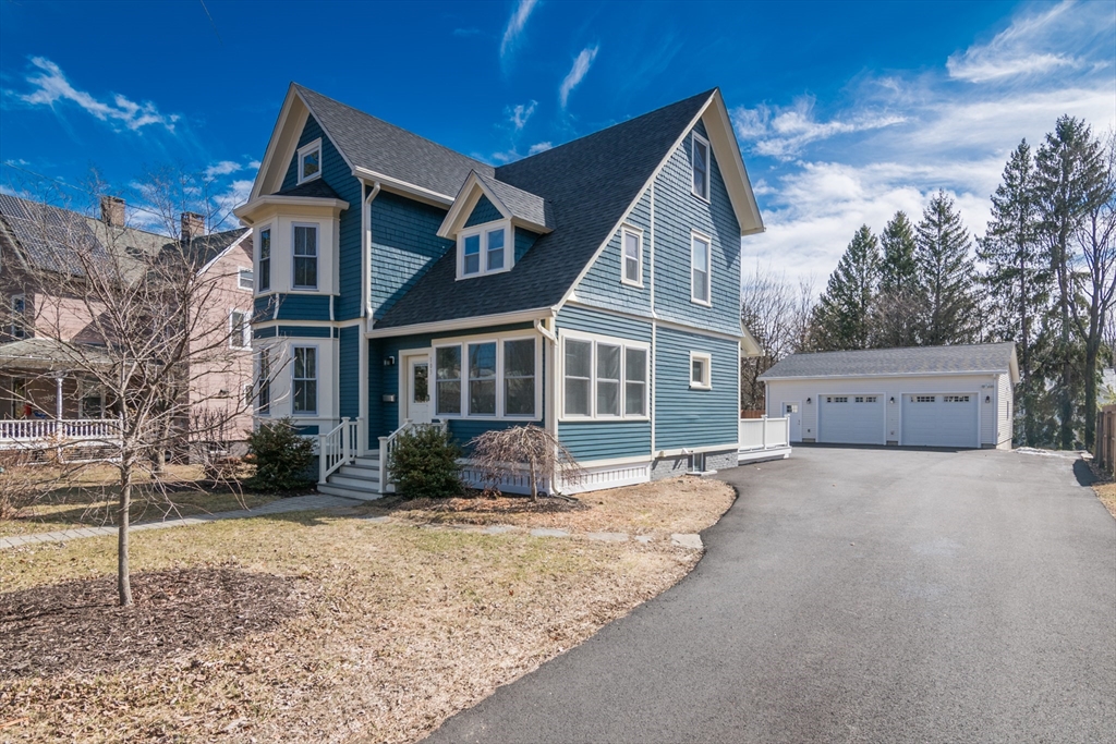 103 Massasoit St
