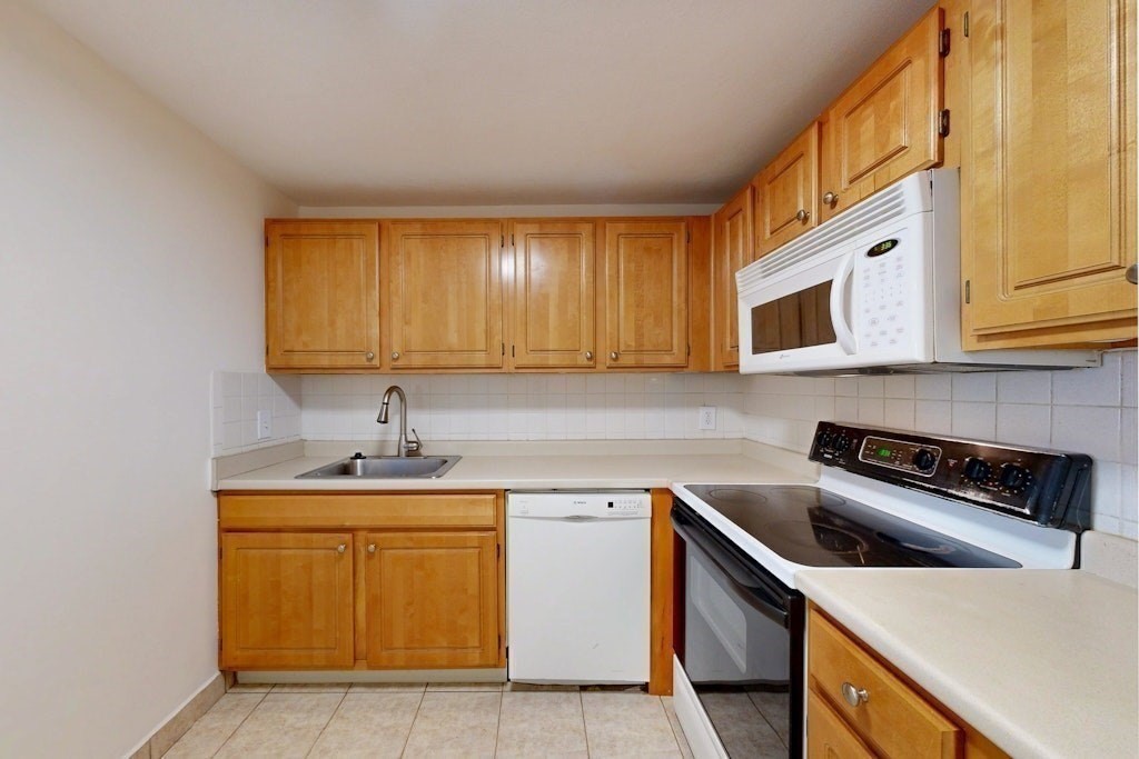 32 Whites Ave D22