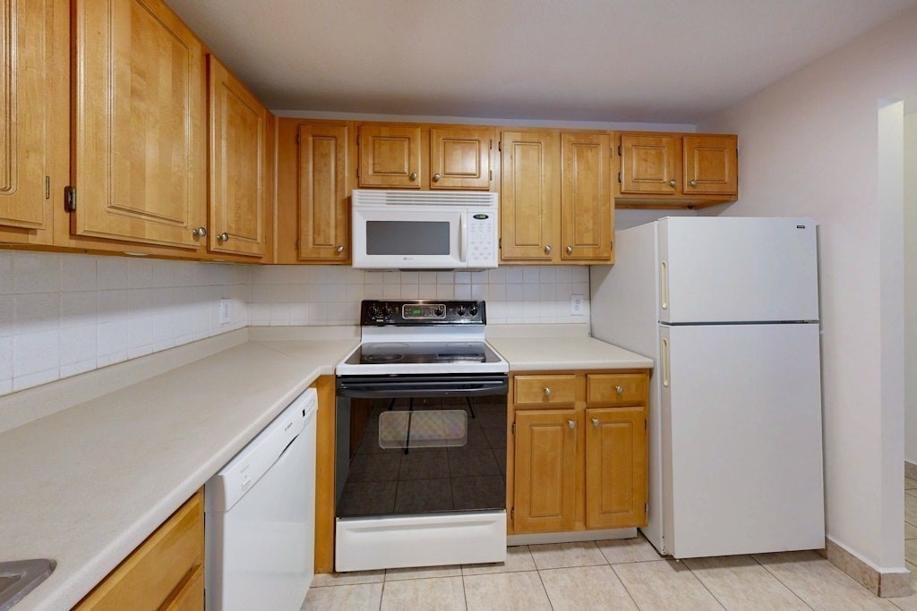 32 Whites Ave D22