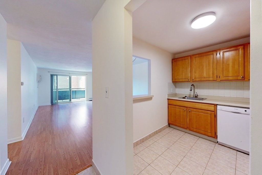 32 Whites Ave D22