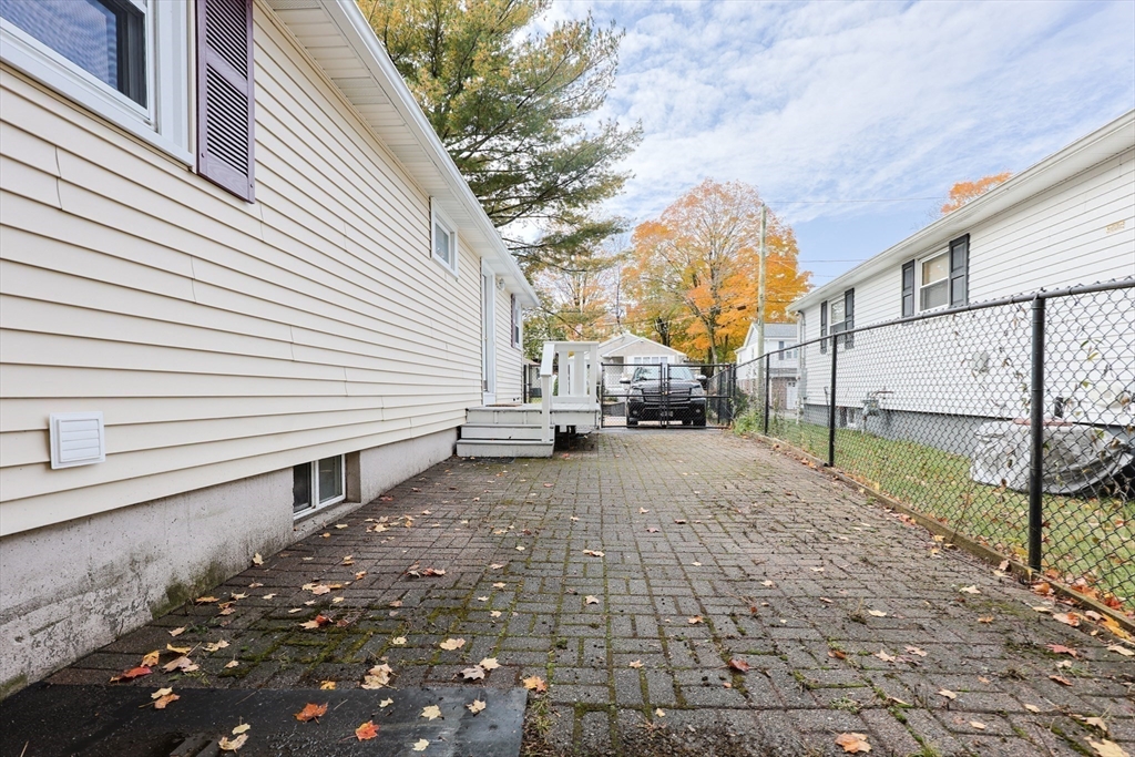 17 Mokema Ave