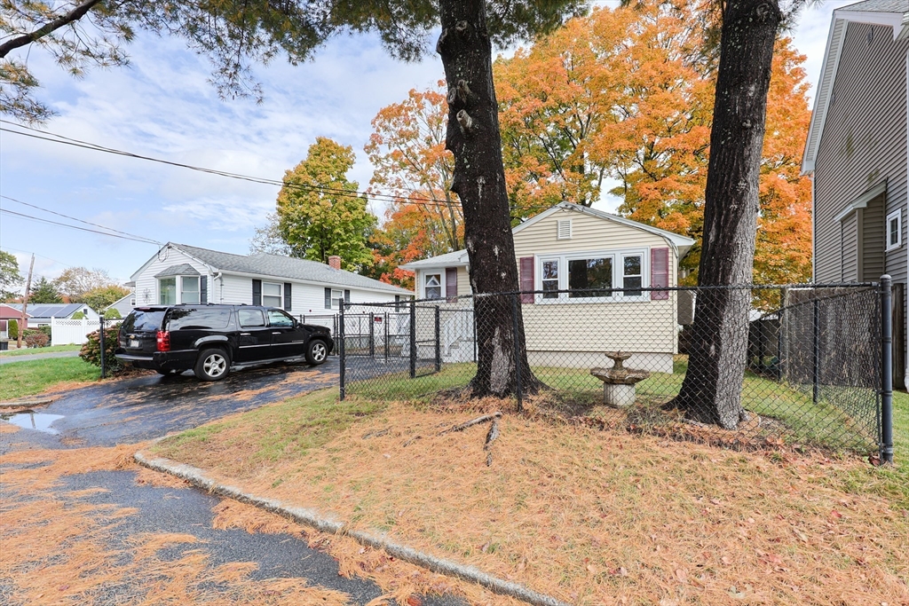 17 Mokema Ave