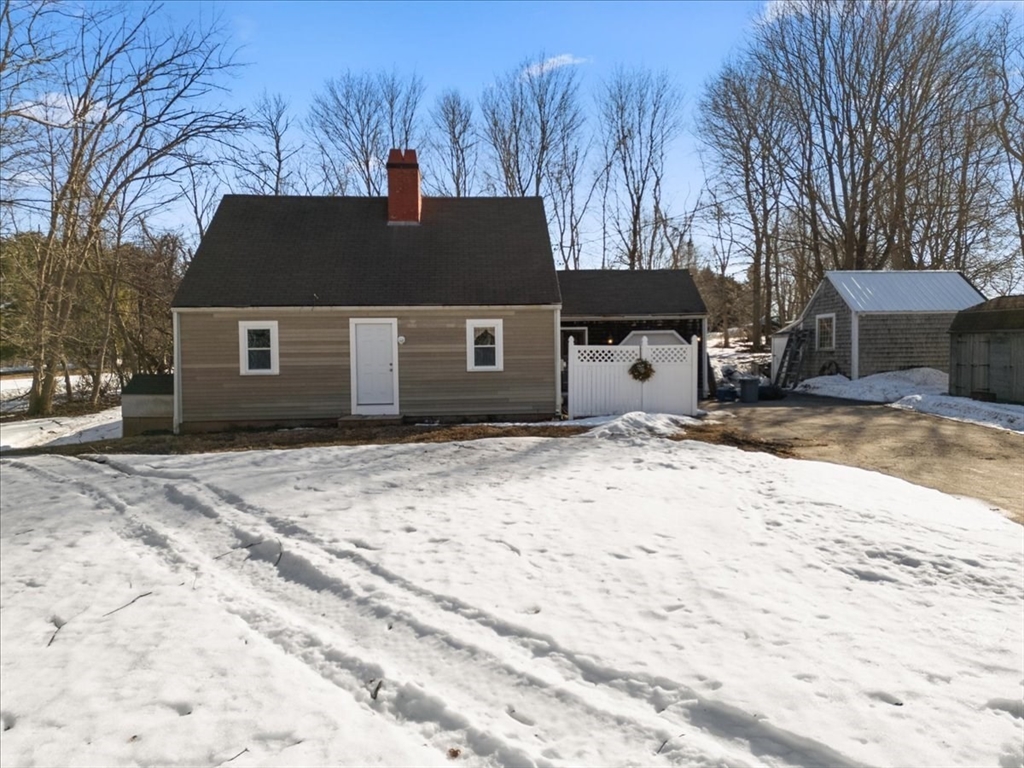 11 Newbury Neck Road