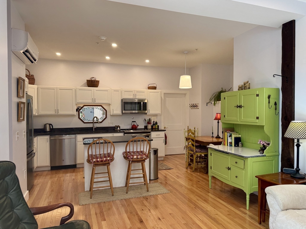 10 Deerfield Ave 9