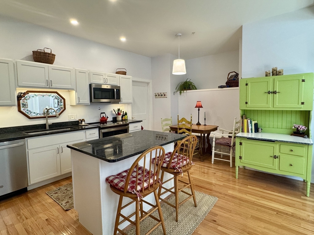 10 Deerfield Ave 9