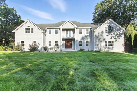 20 Raymond Cir Westfield MA 01085