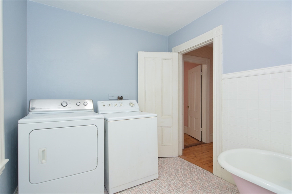 Peabody, Massachusetts 01960, United States, 3 Bedrooms Bedrooms, ,1 BathroomBathrooms,Residential,Pending,152017