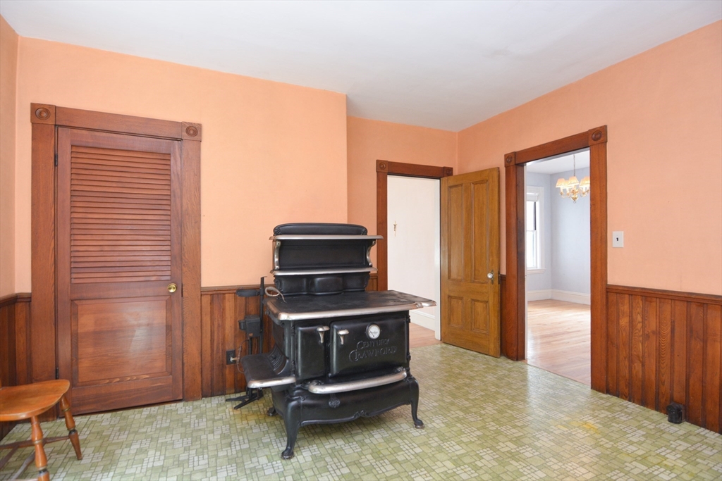 Peabody, Massachusetts 01960, United States, 3 Bedrooms Bedrooms, ,1 BathroomBathrooms,Residential,Pending,152017