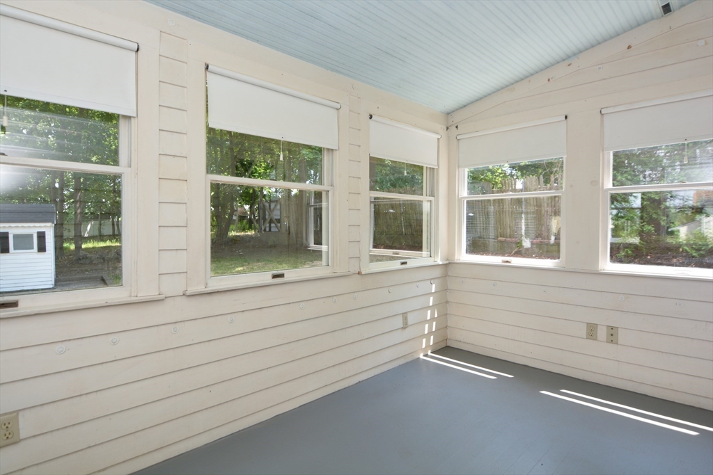 Peabody, Massachusetts 01960, United States, 3 Bedrooms Bedrooms, ,1 BathroomBathrooms,Residential,Pending,152017