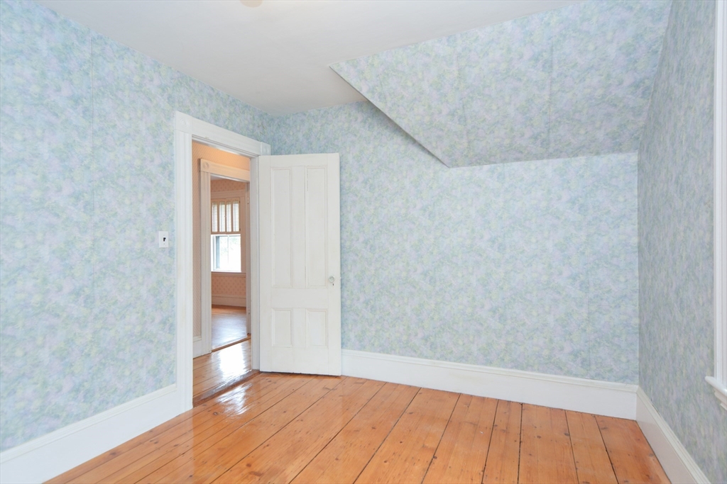 Peabody, Massachusetts 01960, United States, 3 Bedrooms Bedrooms, ,1 BathroomBathrooms,Residential,Pending,152017