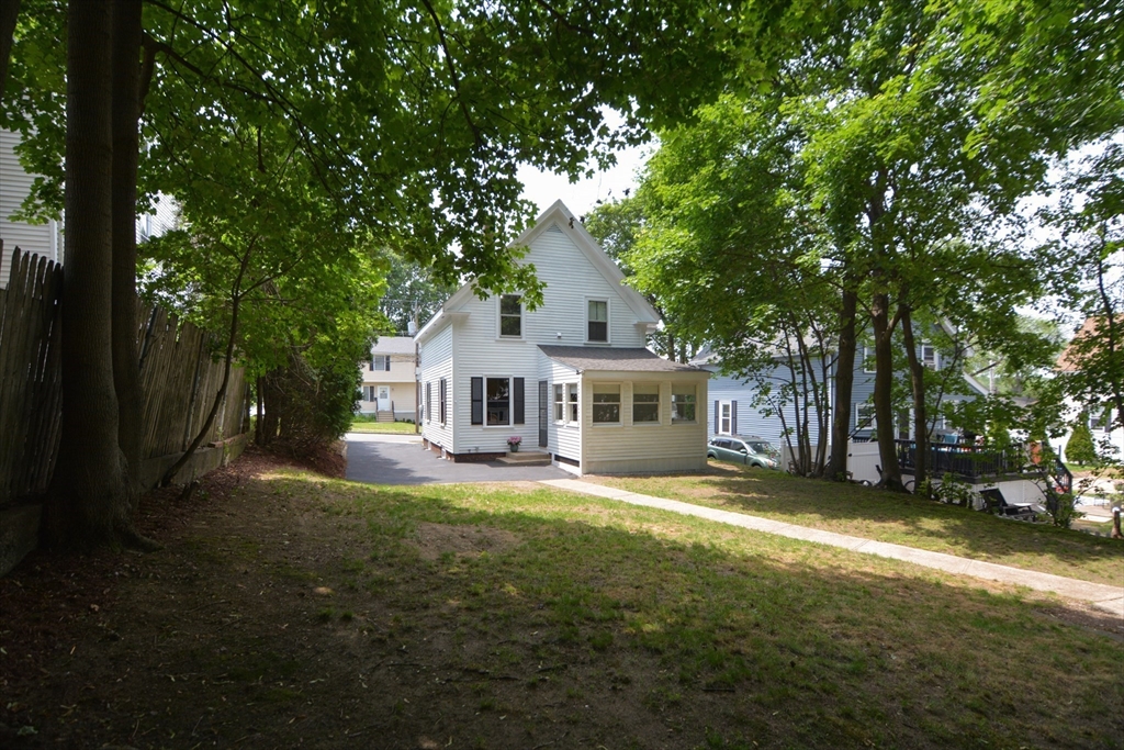 Peabody, Massachusetts 01960, United States, 3 Bedrooms Bedrooms, ,1 BathroomBathrooms,Residential,Pending,152017