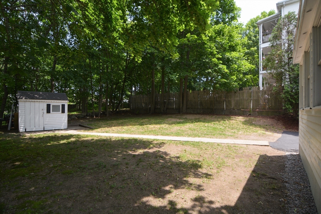 Peabody, Massachusetts 01960, United States, 3 Bedrooms Bedrooms, ,1 BathroomBathrooms,Residential,Pending,152017