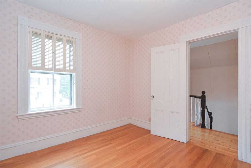 Peabody, Massachusetts 01960, United States, 3 Bedrooms Bedrooms, ,1 BathroomBathrooms,Residential,Pending,152017